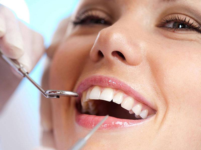  اکثر بیماران انتظار جایگزینی دندانهای قدامی را جهت بازسازی نمای ظاهری شان دارند