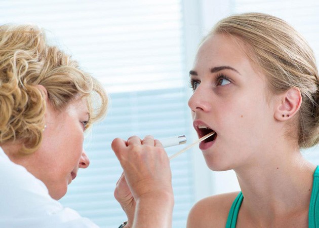 موکوزیت دهانی به ضایعات مخاطی حفره دهان و مشکلات عملکردی که به واسطه ی آن ها به وجود می آیند گفته می شود.