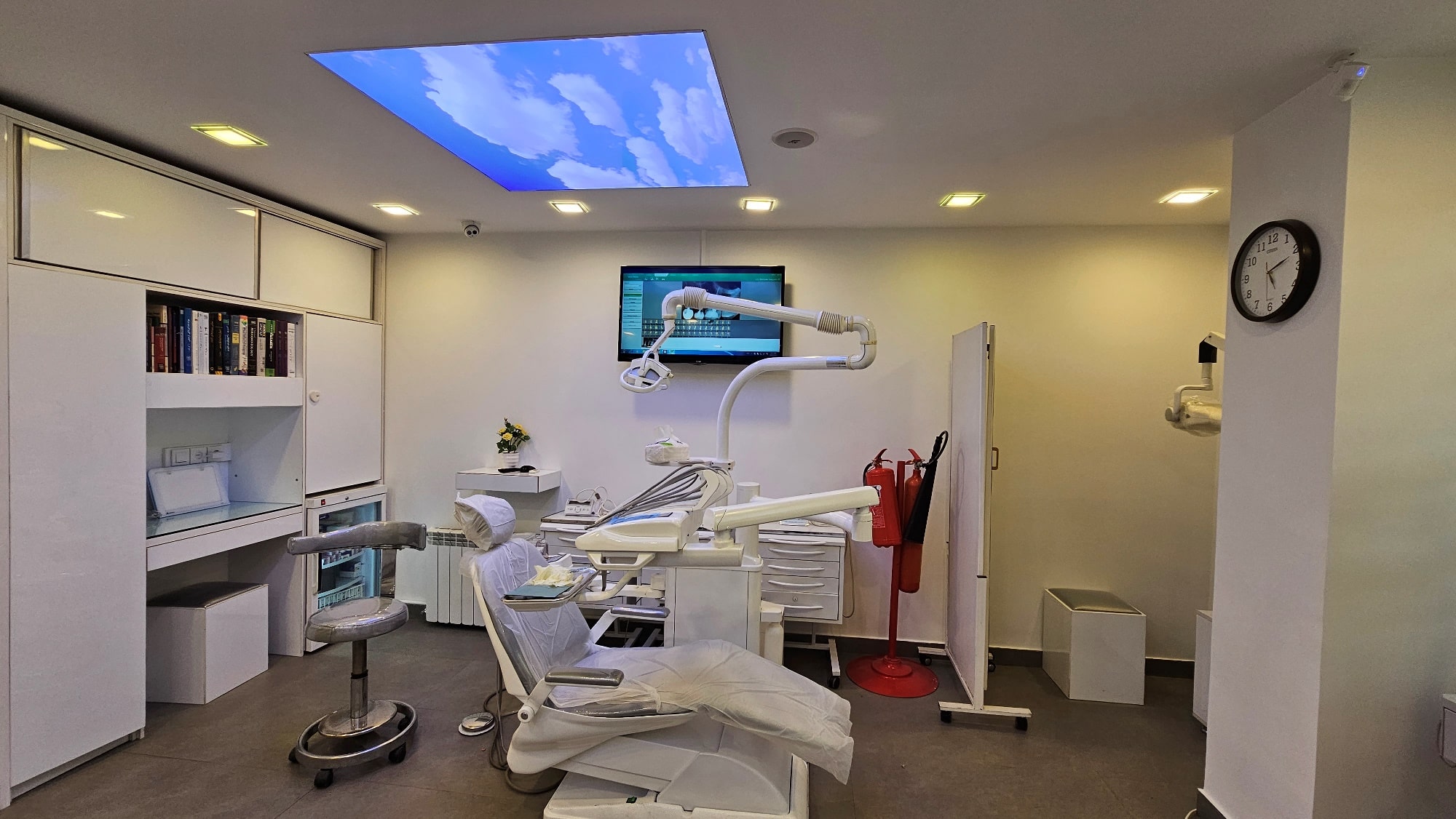 مطب دندانپزشکی دکتر پیام حیاتی